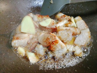 软糯香甜，好吃入味的茨菇红烧肉的做法步骤：4