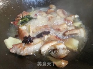 软糯香甜，好吃入味的茨菇红烧肉的做法步骤：5