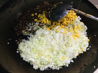 新三鲜水饺的做法步骤：7