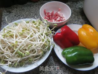 肉丝彩椒炒黄豆芽的做法步骤：1