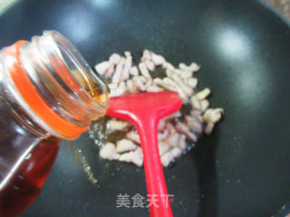 肉丝彩椒炒黄豆芽的做法步骤：4