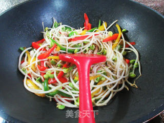 肉丝彩椒炒黄豆芽的做法步骤：7