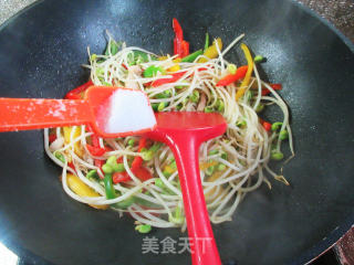 肉丝彩椒炒黄豆芽的做法步骤：8
