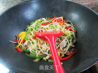 肉丝彩椒炒黄豆芽的做法步骤：10