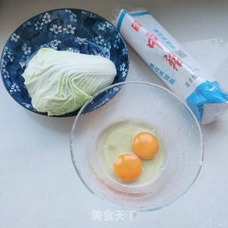 鸡蛋白菜骨汤面的做法步骤：1