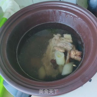 鸡蛋白菜骨汤面的做法步骤：2