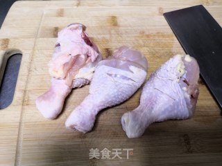 香煎鸡腿的做法步骤：1