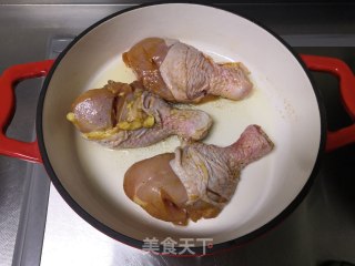 香煎鸡腿的做法步骤：6