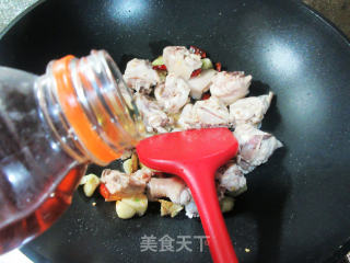 锅巴三黄鸡的做法步骤：4