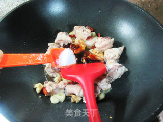 锅巴三黄鸡的做法步骤：7