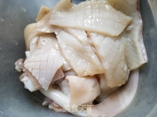鲜鱿炒黄豆芽的做法步骤：4