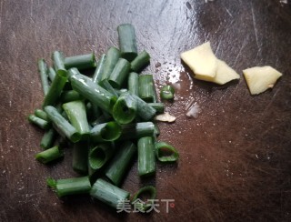 鲜鱿炒黄豆芽的做法步骤：7