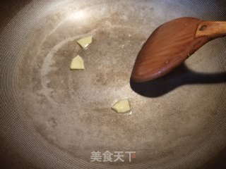鲜鱿炒黄豆芽的做法步骤：10