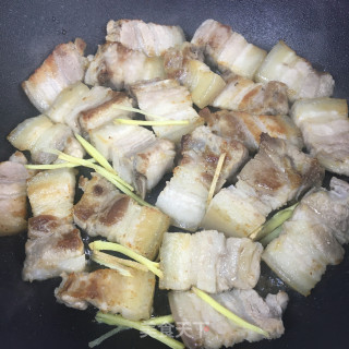 板栗香菇红烧肉的做法步骤：7