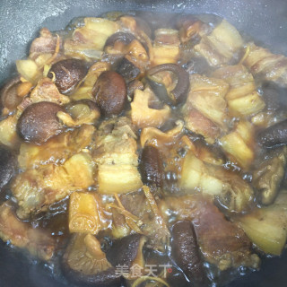 板栗香菇红烧肉的做法步骤：10