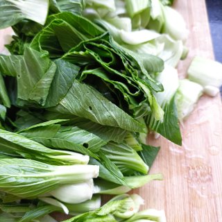 麻辣肠炒油菜的做法步骤：3