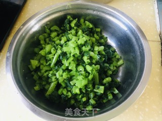 蒜香萝卜缨的做法步骤：1