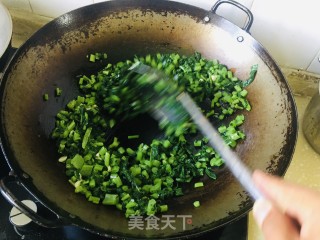 蒜香萝卜缨的做法步骤：3