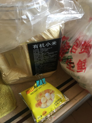 南瓜小米蒸糕的做法步骤：1