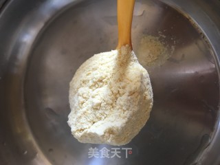 南瓜小米蒸糕的做法步骤：2