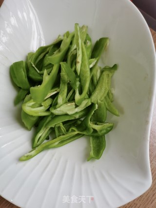 酸豆角辣椒炒肉的做法步骤：2