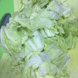 蒜蓉肉片炒白菜的做法步骤：2