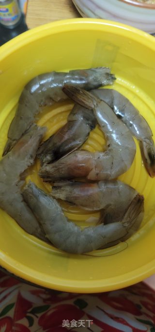 黑胡椒洋葱焗大虾的做法步骤：1