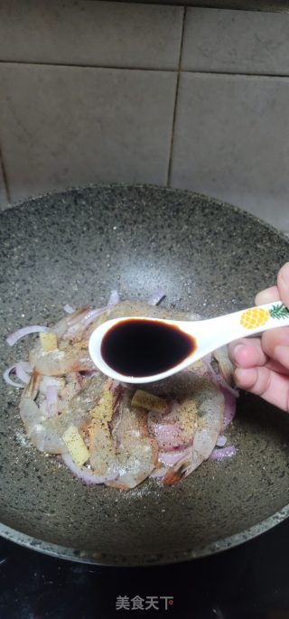 黑胡椒洋葱焗大虾的做法步骤：8