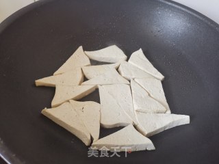 番茄烧豆腐的做法步骤：1