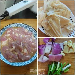 粉肠腐竹煲的做法步骤：1