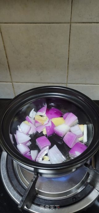 粉肠腐竹煲的做法步骤：2