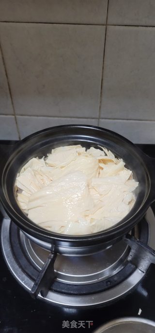 粉肠腐竹煲的做法步骤：4