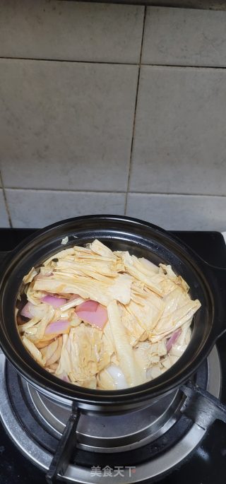 粉肠腐竹煲的做法步骤：6