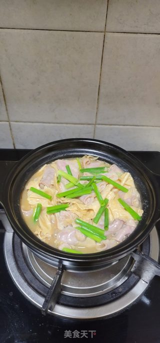 粉肠腐竹煲的做法步骤：10