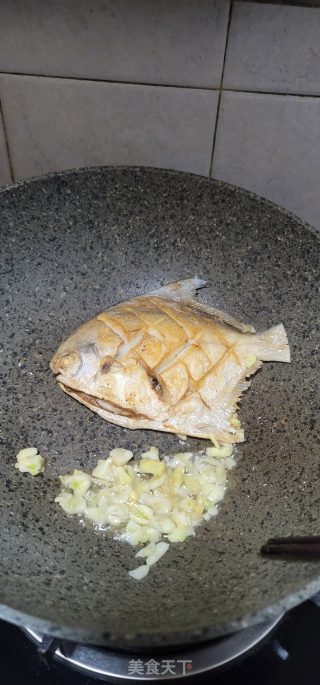 黄豆酱烧白鲳的做法步骤：5