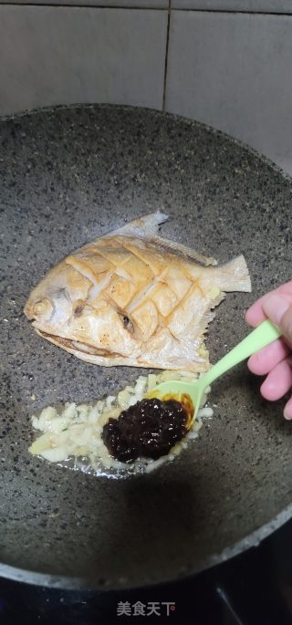 黄豆酱烧白鲳的做法步骤：6