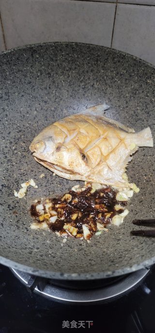 黄豆酱烧白鲳的做法步骤：7