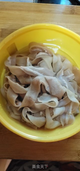 白灼鹅肠的做法步骤：1