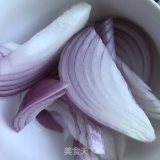 黑胡椒青椒炒章鱼的做法步骤：3