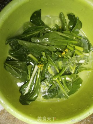 清炒油菜的做法步骤：2