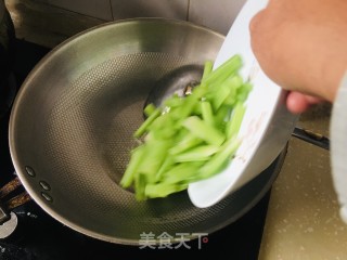 青椒炒豆干的做法步骤：5