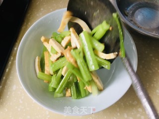 青椒炒豆干的做法步骤：9