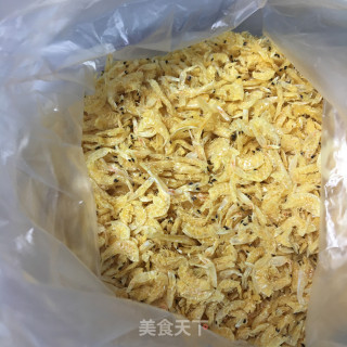 虾皮香芹炒萝卜的做法步骤：2