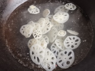 凉拌莲藕的做法步骤：3