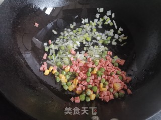 虾仁炒饭的做法步骤：2