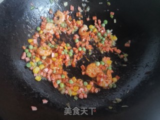 虾仁炒饭的做法步骤：5