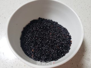 牛奶黑米糊的做法步骤：1