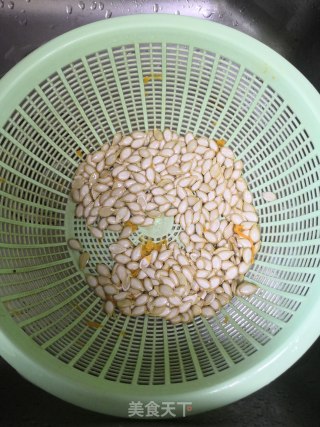 原味南瓜籽的做法步骤：1
