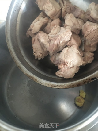 白菜粉条炖龙骨的做法步骤：3