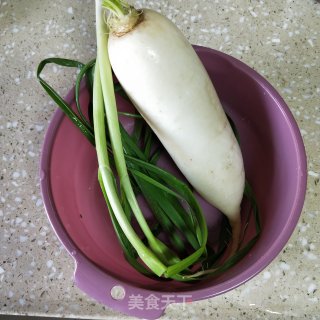 蒜苗炒萝卜丝的做法步骤：1